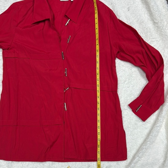 Red Fitted Button Down Shirt with Notched Collar - Picture 6 of 8